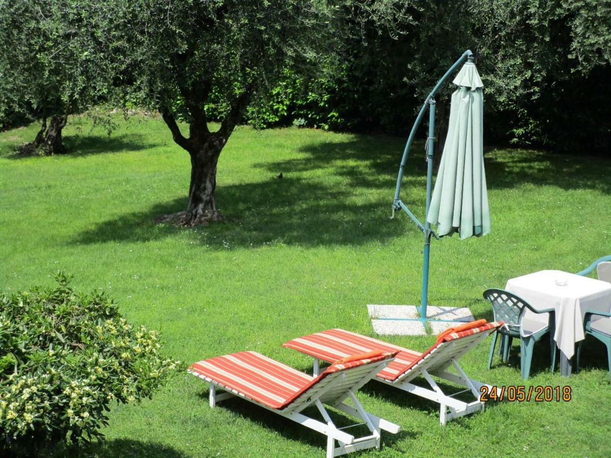 Villa Leilani B&B サーレ・マラジーノ エクステリア 写真
